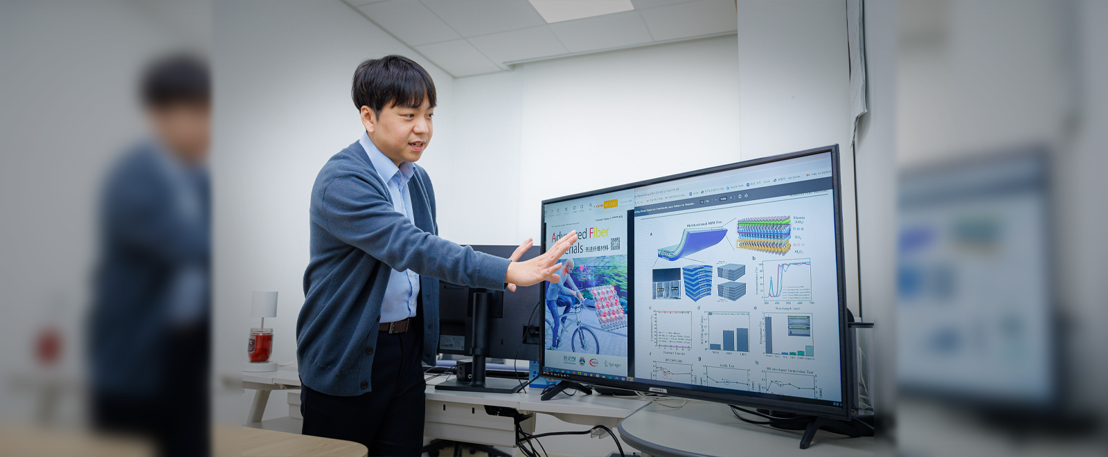 “Wearable OLED, <br>Reading Biometric Signals”